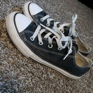 Kids blacks and white converse